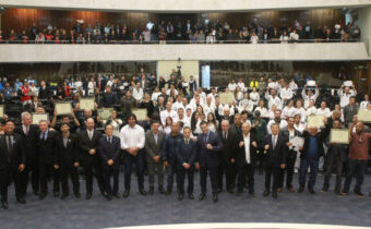 Assembleia homenageia grandes mestres das artes marciais do Paraná