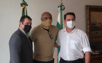 Deputado Amaro e Anderson Silva com Ratinho Junior incentivam prática das artes marciais