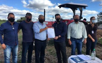 Associação de Riozinho ganhará serviços com novo trator graças à Emenda do Deputado Amaro