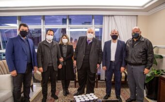 Prefeito de Curitiba visita templo maior na capital