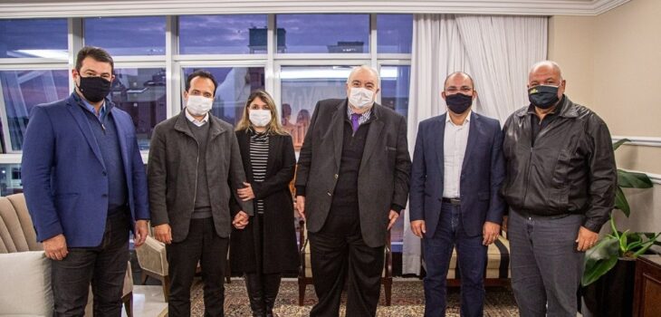 Prefeito de Curitiba visita templo maior na capital