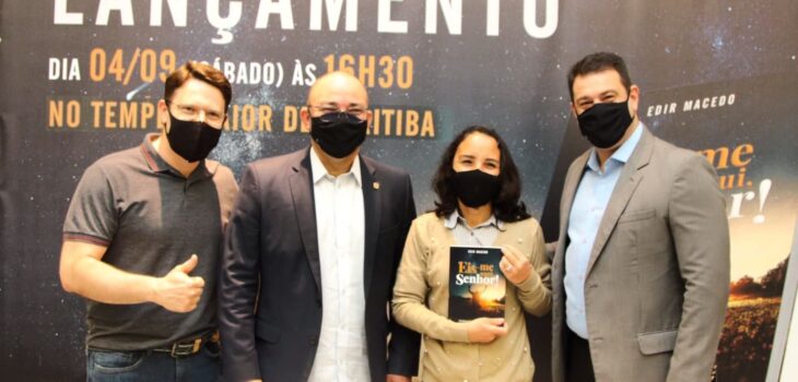 Deputado Amaro esteve presente em lançamento de livro do Bispo Macedo
