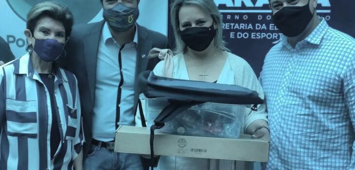 Deputado Amaro entrega kits em Ponta Grossa