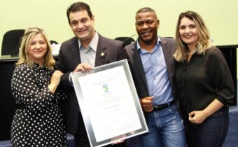 Deputado Amaro recebe título de cidadão honorário de Pinhais