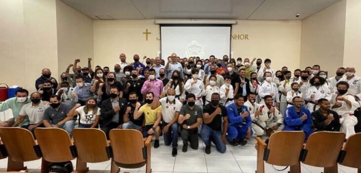 Dezembro faixa preta é comemorado em culto de ação de graças