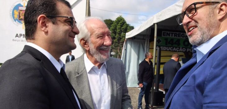 Amaro participa de evento de entrega de ônibus escolares no Paraná