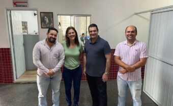 Amaro destina recursos para colégio de Quatro Barras