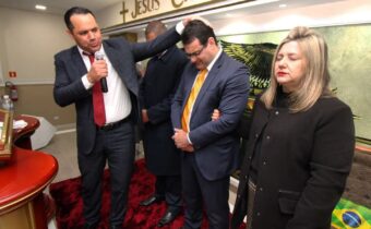 Amaro visita igrejas em Colombo e recebe orações