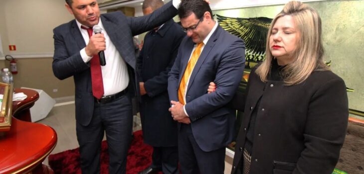 Amaro visita igrejas em Colombo e recebe orações