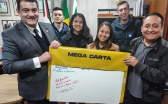 Amaro recebe o FJU em seu gabinete para uma conversa com jovens