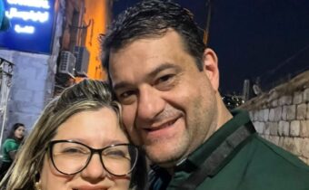 Amaro visita a Terra Santa pela primeira vez, e ora, por todos aqueles como têm feito ao longo do mandato