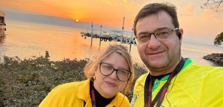 Amaro vê o pôr do sol na Terra Santa