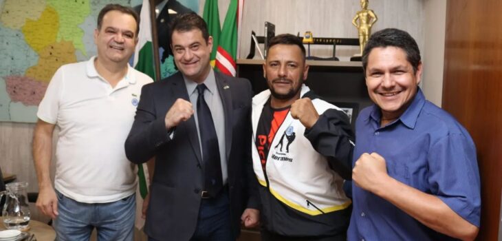 Deputado recebe a visita mestres das artes marciais em seu gabinete