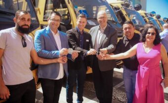 Deputado Amaro participa de evento de entrega de ônibus escolares no Palácio Iguaçu