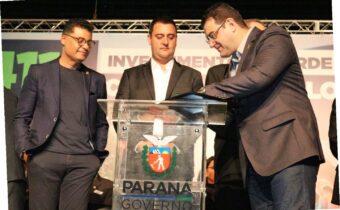 Amaro participa de evento com Governador Ratinho para entrega de kits Robótica