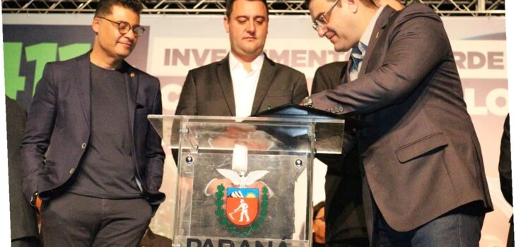 Amaro participa de evento com Governador Ratinho para entrega de kits Robótica