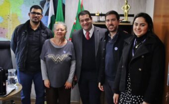 Amaro se reencontra com representantes da causa animal