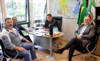 Amaro recebe visita do empresário Luciano Tambosi