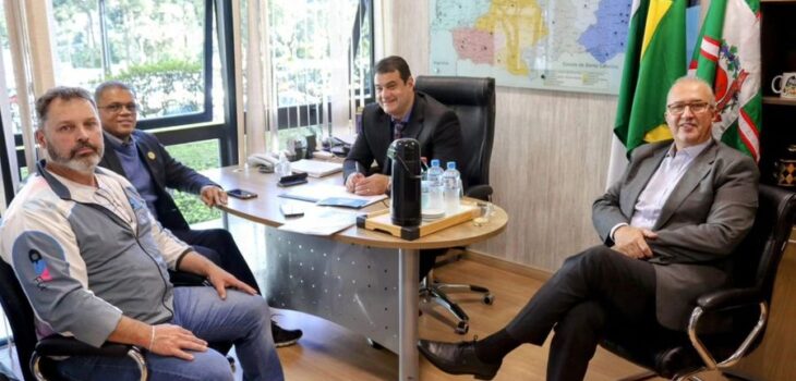 Amaro recebe visita do empresário Luciano Tambosi