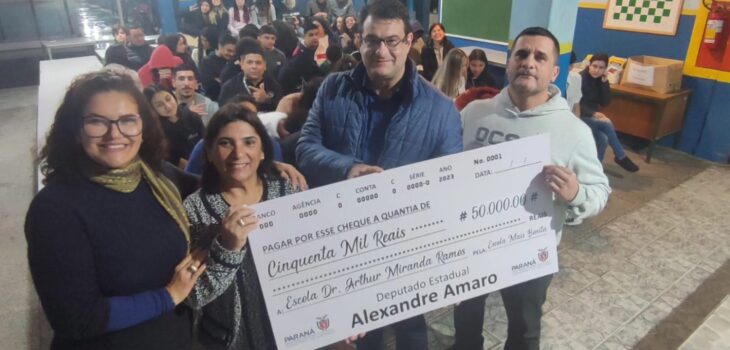 Amaro entrega mais uma emenda do escola mais bonita