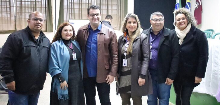 Deputado entrega emenda do programa escola mais bonita