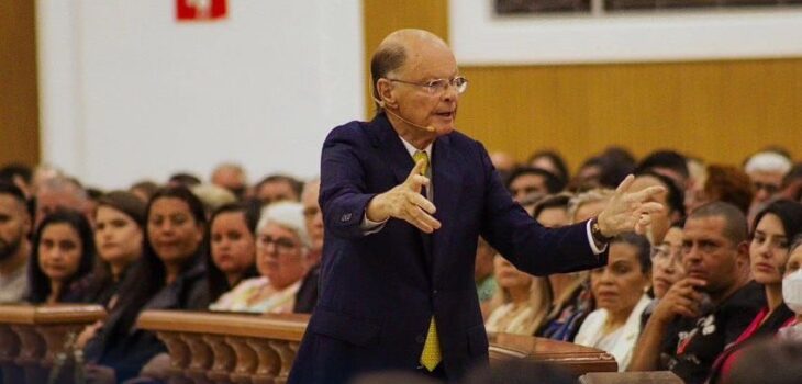 Bispo Macedo realiza reunião especial em Curitiba