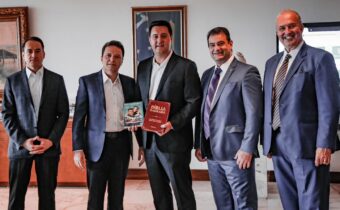 Bispo Misael faz visita ao Governador Ratinho Jr à pedido do deputado Amaro