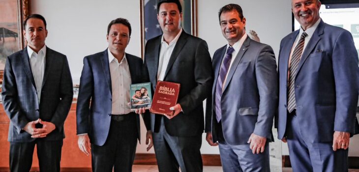 Bispo Misael faz visita ao Governador Ratinho Jr à pedido do deputado Amaro