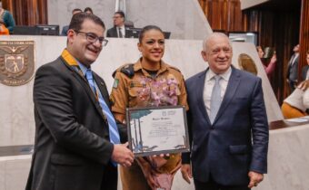 Amaro homenageia Policial Militar , Tri-Campeã Mundial de Jiu-jitsu