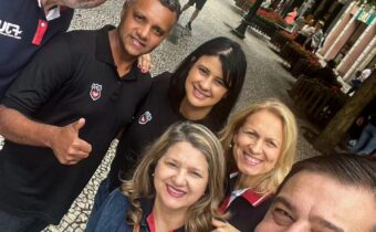 Amaro participa de ponto de oração no calçadõ da Rua XV em Curitiba