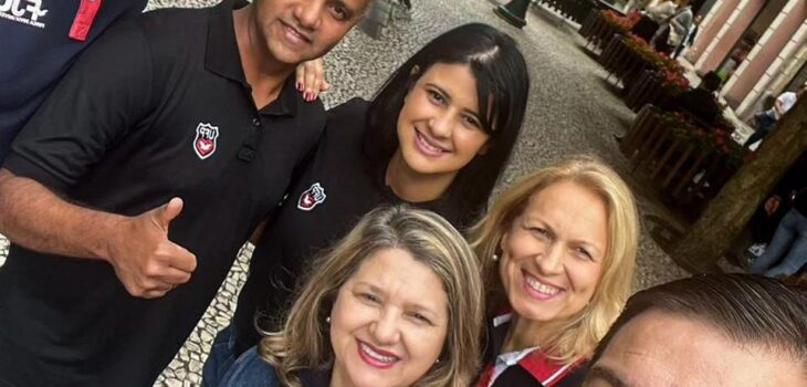 Amaro participa de ponto de oração no calçadõ da Rua XV em Curitiba