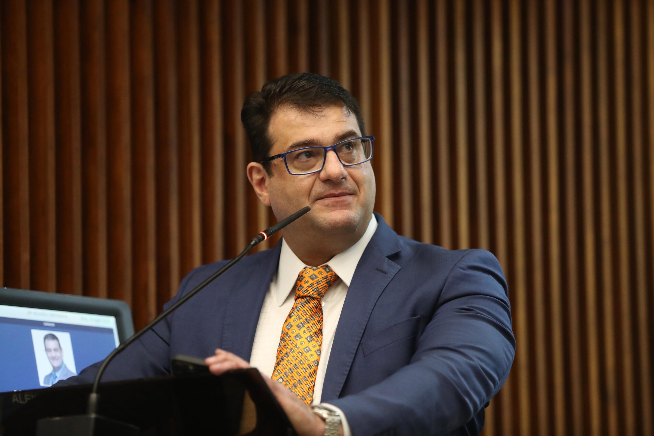 Amaro começa a semana cumprindo agendas no gabinete da Alep