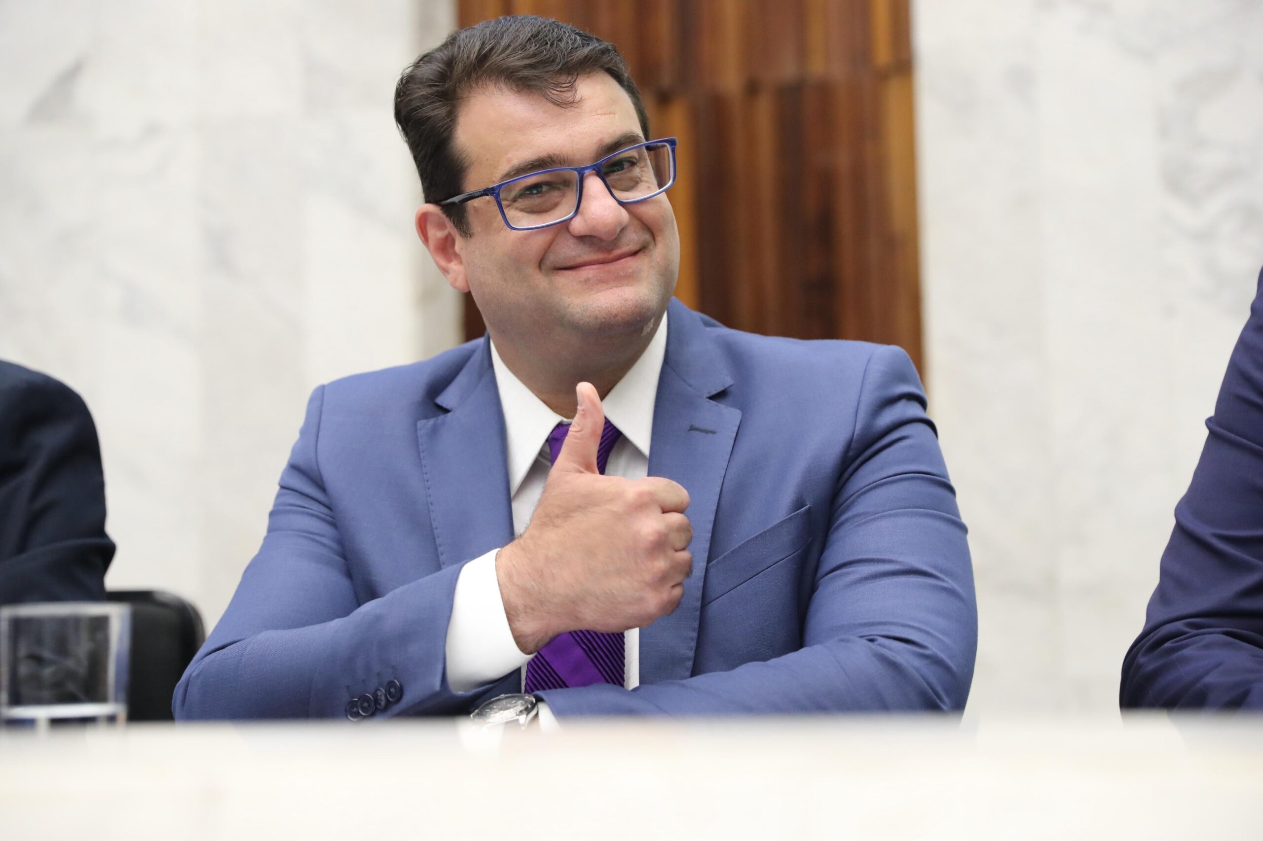 Deputado Amaro entrega kits esportivos em cidades do Paraná.