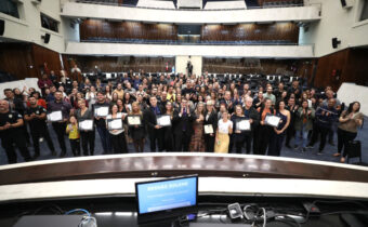 Deputado Amaro homenageia ativistas da causa animal em Sessão Sonele na Assembleia Legislativa
