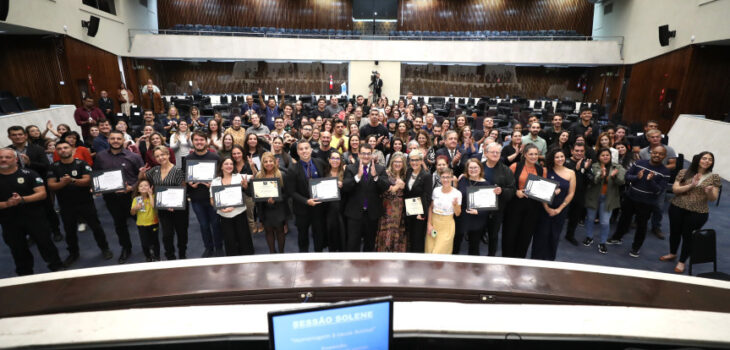 Deputado Amaro homenageia ativistas da causa animal em Sessão Sonele na Assembleia Legislativa