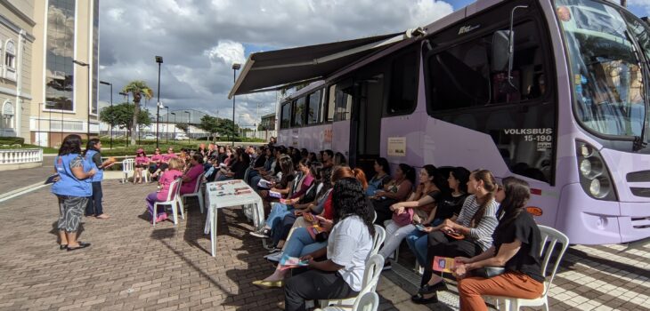 Amaro e Vanilda participam de ação de prevenção e combate a violencia contra mulher em Curitiba