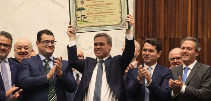 Ministro do STF André Mendonça é o novo cidadão honorário do Paraná em sessão solene proposta pelo deputado Amaro