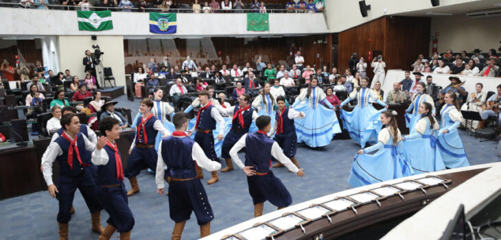 Deputado Amaro faz homenagem à tradição gaúcha em Sessão Solene na Alep