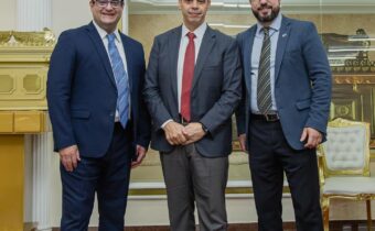 Pastor Alexandre Amaro visita a Universal de Ponta Grossa