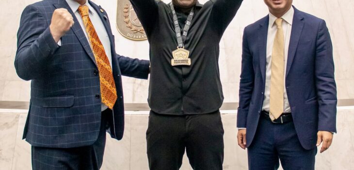 Deputado Amaro homenageia o treinador Rafael Cordeiro