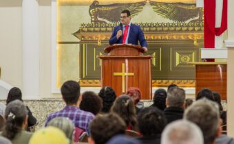 Pastor Alexandre Amaro visita a Universal de São Gabriel em Colombo