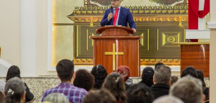 Pastor Alexandre Amaro visita a Universal de São Gabriel em Colombo