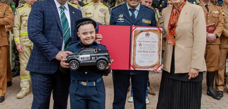 Amaro homenageia os Heróis da Corporações das Forças Armadas no Templo Maior