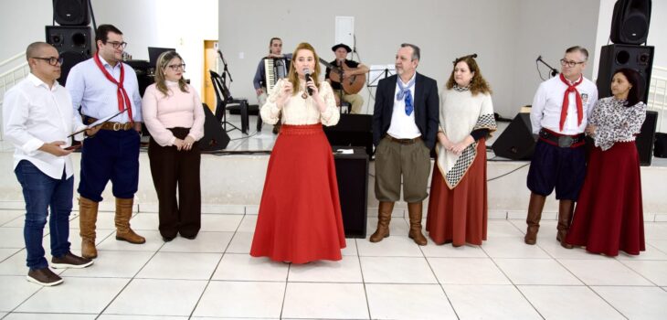 Amaro visita CTG tradicional em Toledo