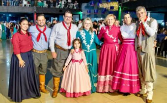 Amaro participa de evento e homenageia seu amigo professor Juva